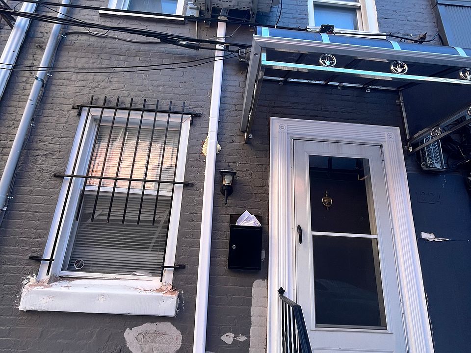1st image of 1224 Carlton St