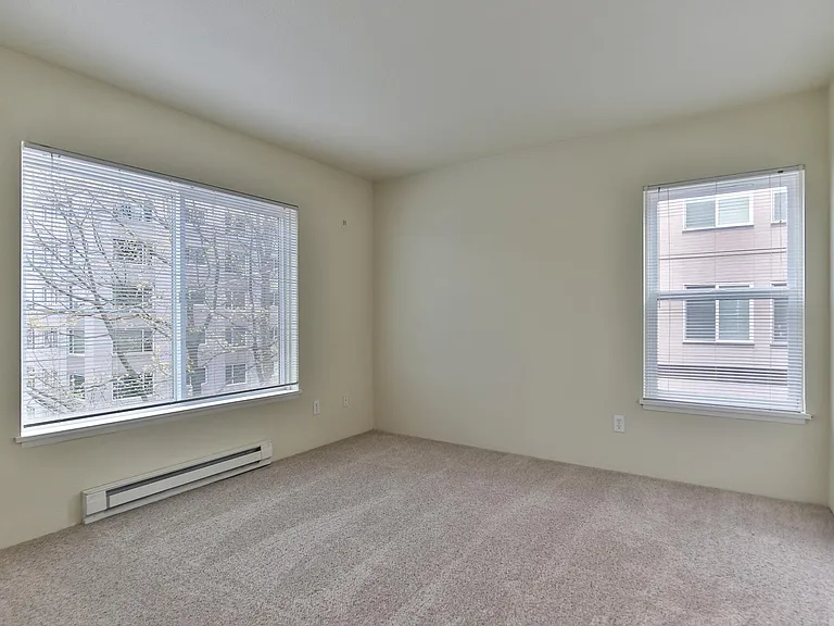 Charbonneau Apartments — Photo 13