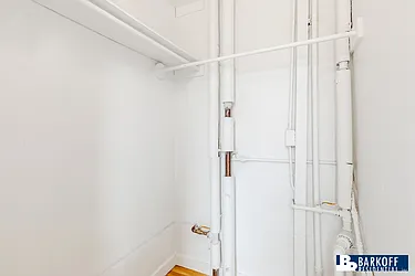 Rented by Barkoff Residential 