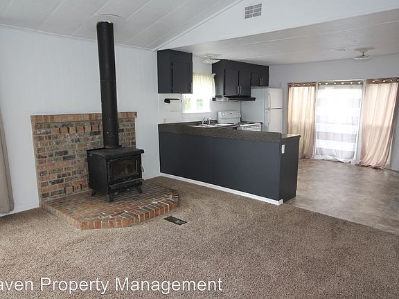 4th image of 32899 Railroad Ave
