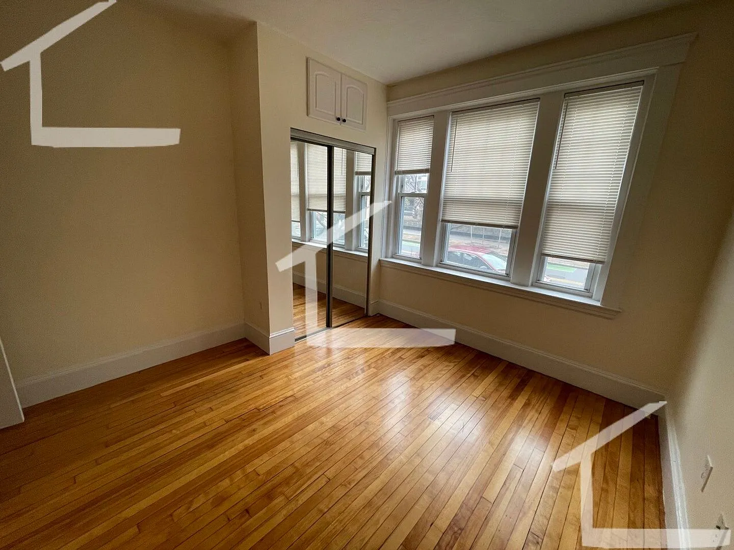 Most Popular Off-Campus Choice! Desirable Street Near Bu! 1k Rebate At Closing — Photo 4