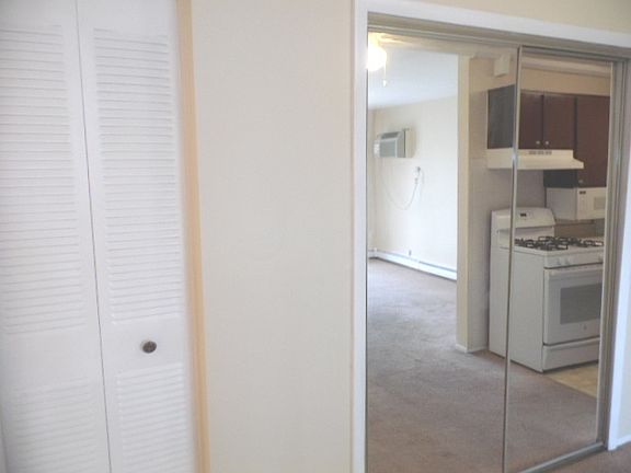 5th image of 427 Gregory Ave