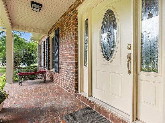 4th image of 658 Hiawatha Pl
