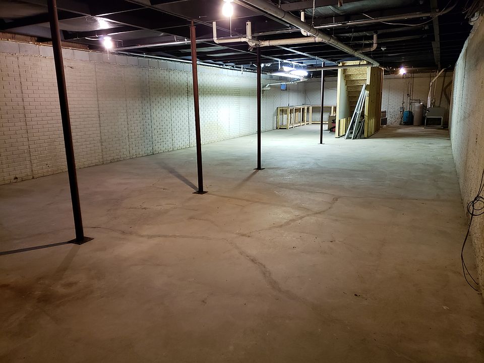 2nd image of 4456 Palms Rd