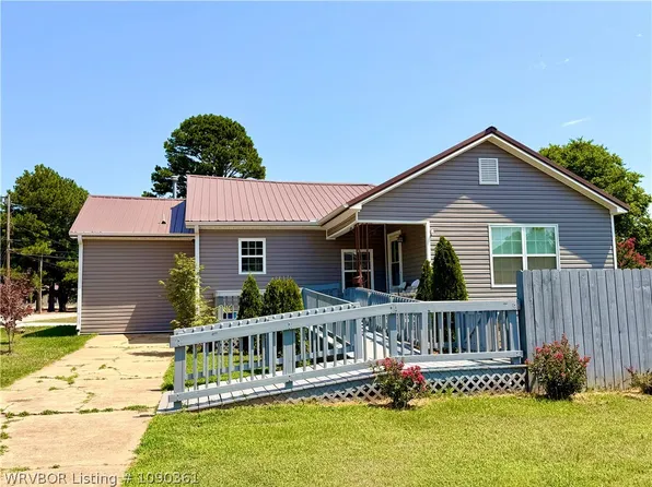 811 E 5th St, Booneville, AR 72927