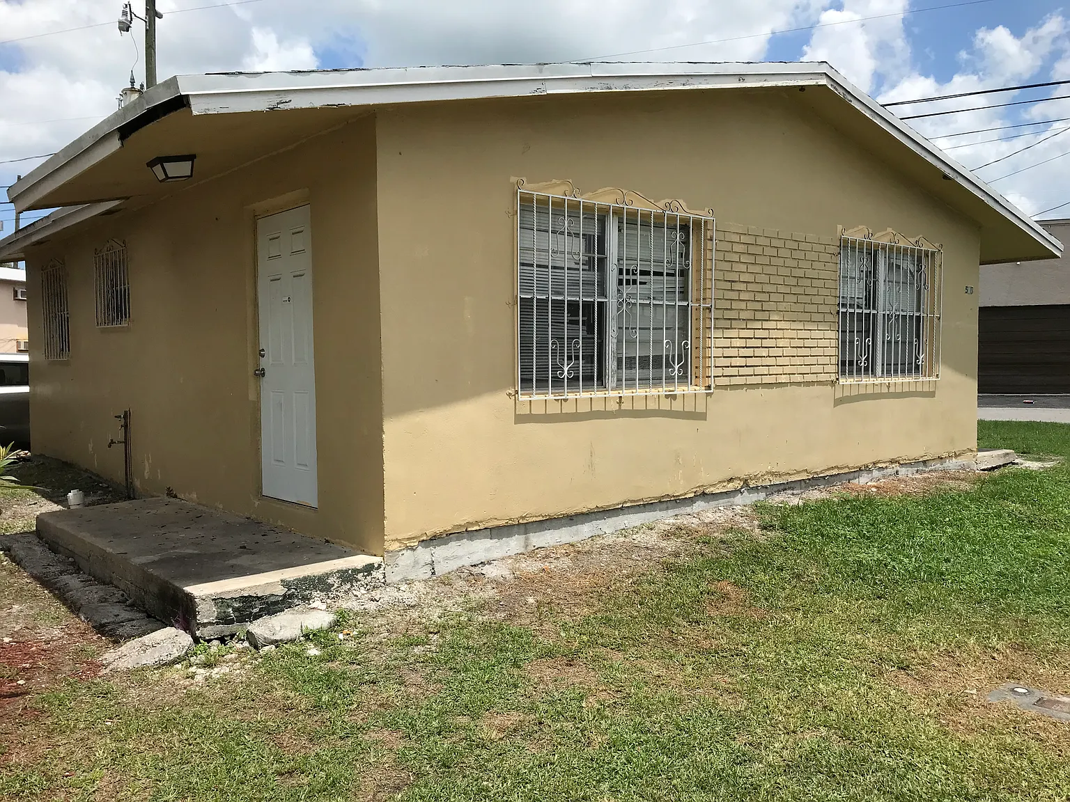 2 bed, 650 sqft, $1,200 — Photo 1