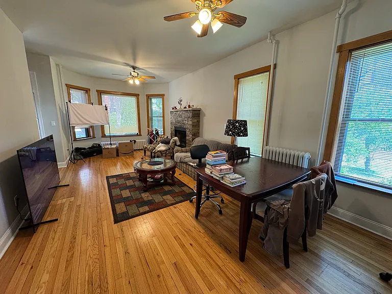 817 N Maplewood Ave #1F — Photo 4