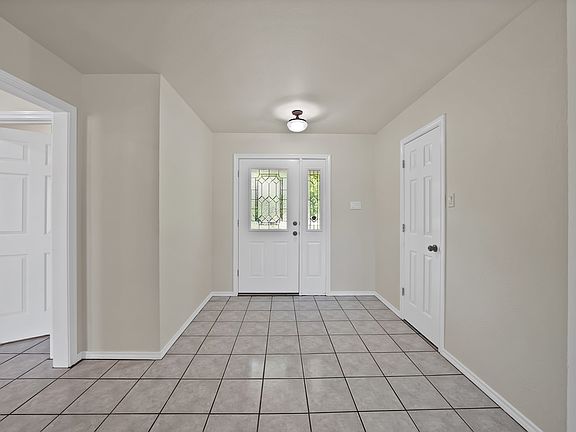 3rd image of 1815 Newport Rd
