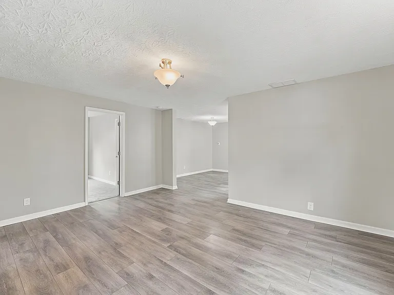 902 Warren Ave — Photo 22
