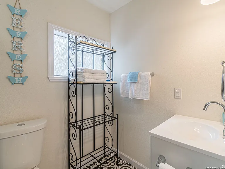 207 Hermine Blvd #1 — Photo 8