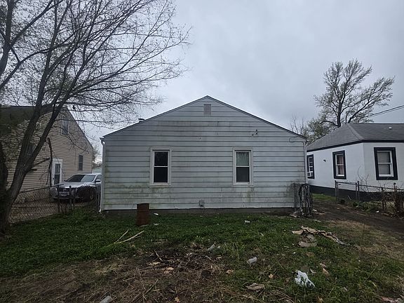4th image of 1828 W Leafland Ave
