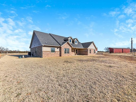 3rd image of 25183 E 840th Rd