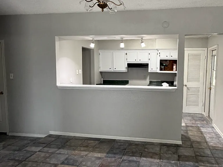 3914 Bremen St — Photo 5