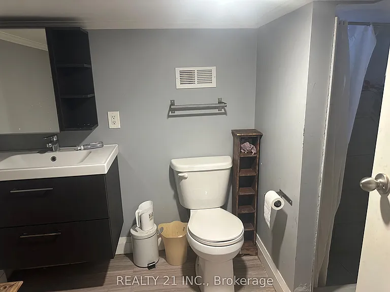 60 Phillip Ave #BASEMENT — Photo 8