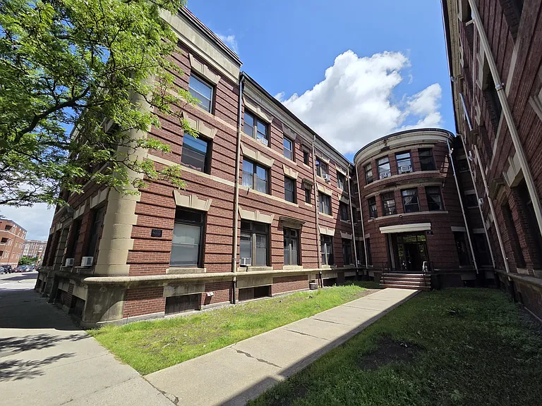 219 Harvard St #17 — Photo 16