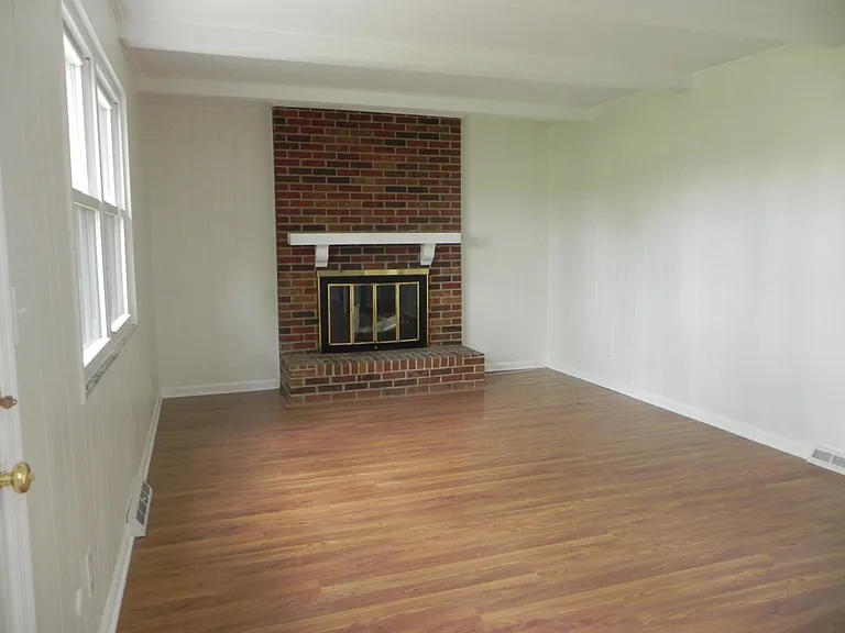 895 E College Ave — Photo 15