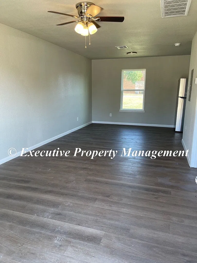 606 Sunset Lane — Photo 2