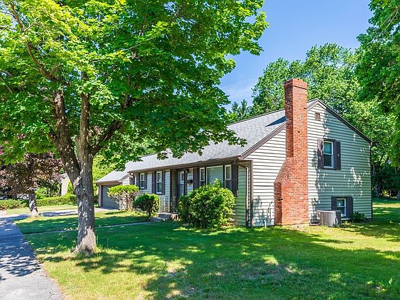 3rd image of 65 Margaret Dr