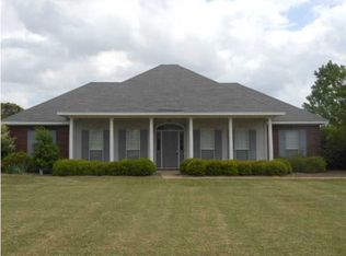 64 Spencer Way, Deatsville, AL 36022