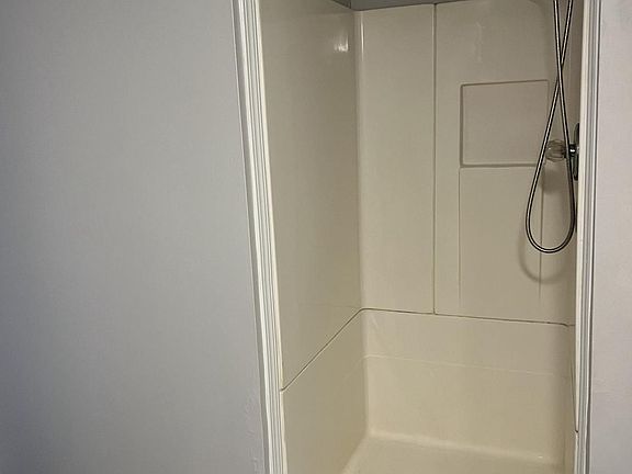 5th image of 423 King St