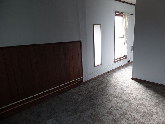 4th image of 635 Elm St APT 2