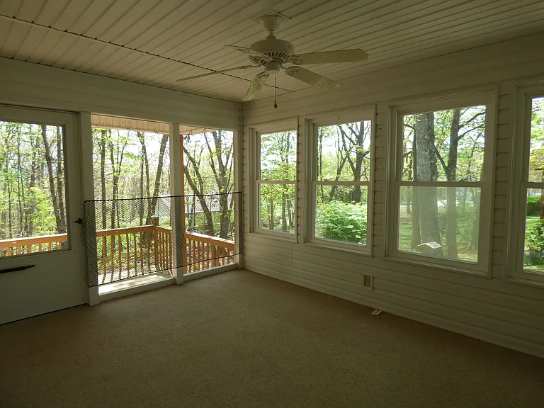 234 Amherst Ln — Photo 9