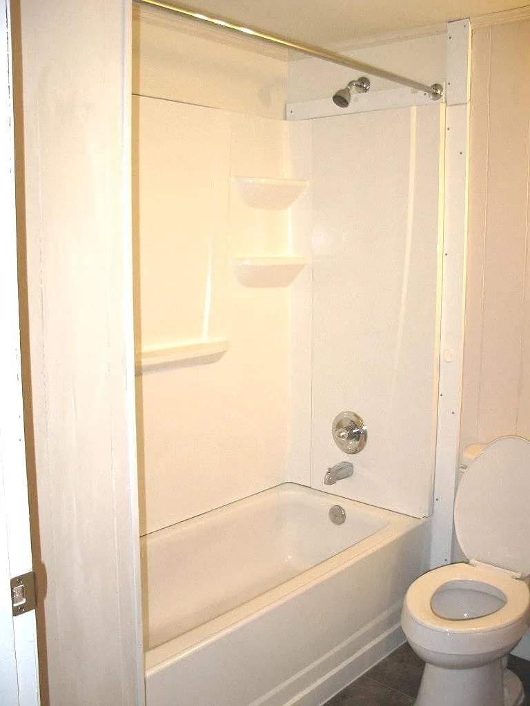4 bed, 1.5 bath, 1071 sqft, $1,600 — Photo 4