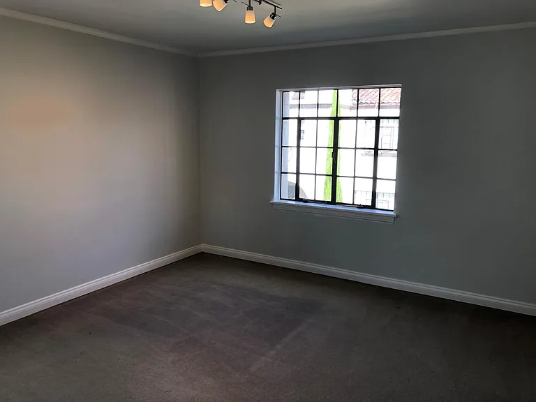 2325 NE Flanders St #18 — Photo 14