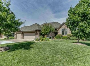 2208 N Williamsgate Ct, Wichita, KS 67228