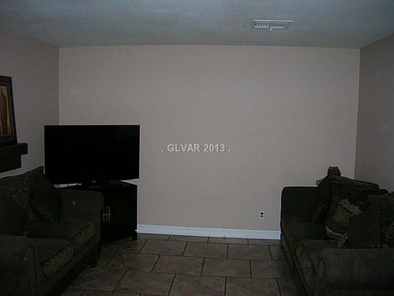 3rd image of 904 Seabury Hill Ct