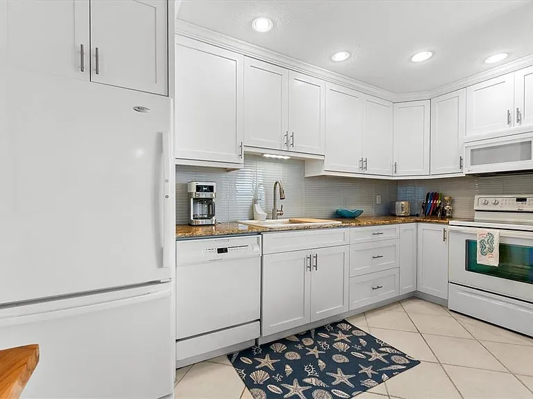 6708 Sarasea Cir #202 — Photo 13