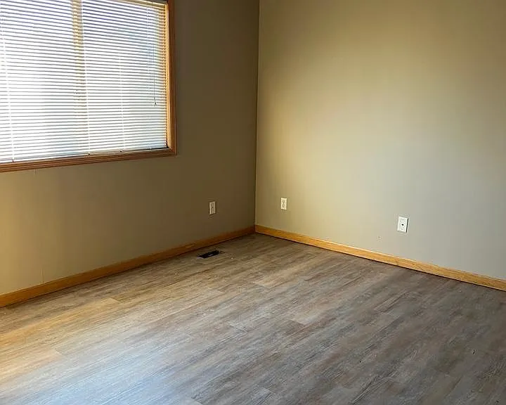 main floor bedroom 2nd picture