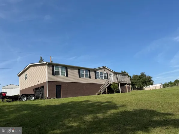 1898 Sawmill Rd, Hedgesville, WV 25427