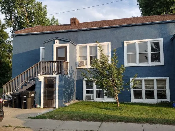 221 1st St S, Beach, ND 58621