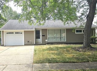 9075 Newkirk Dr, Parma Heights, OH 44130
