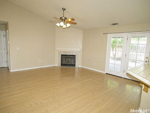 5th image of 422 Ventanas Ave
