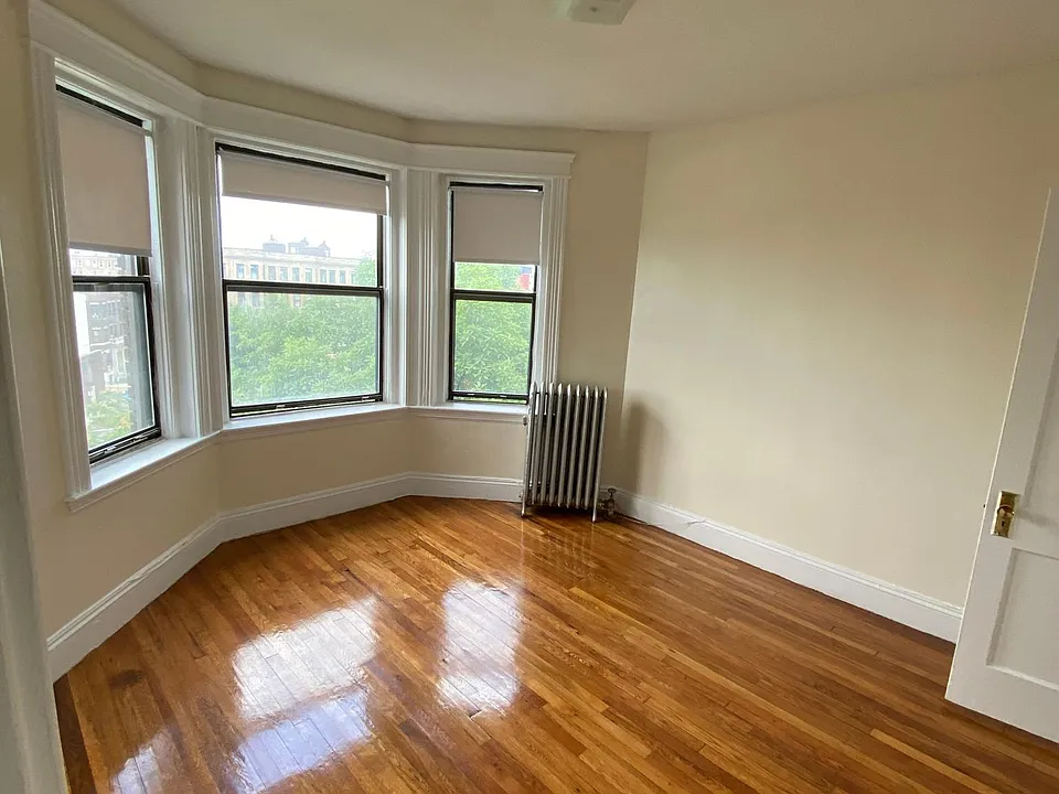 1162 Commonwealth Ave