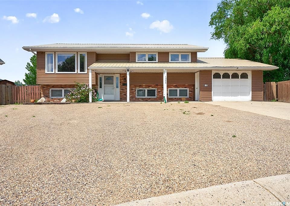 1st image of 1355 Manitou CRESCENT