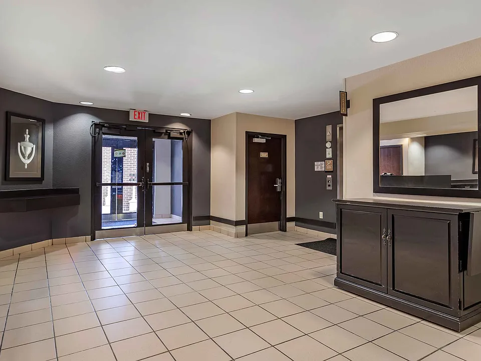 Lobby and Guest Check-in