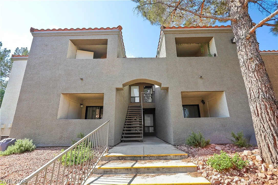 1 bed, 1.0 bath, 704 sqft, $1,375 — Photo 2