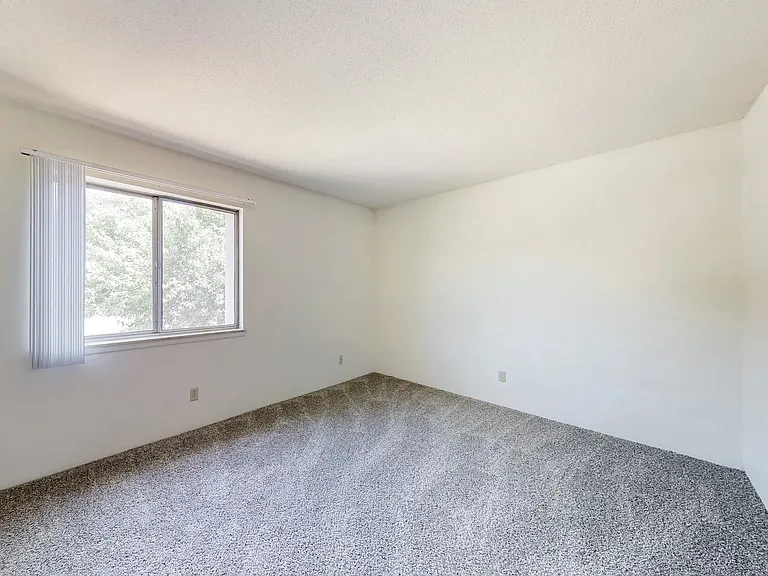 Sherwood Glen — Photo 80