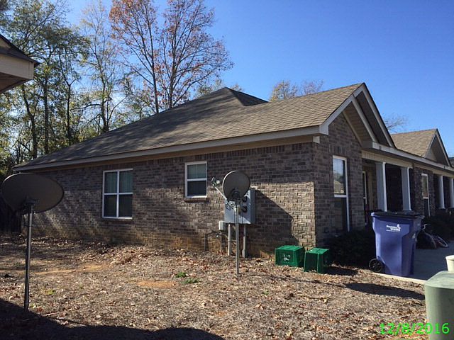 2nd image of 122 Village Run