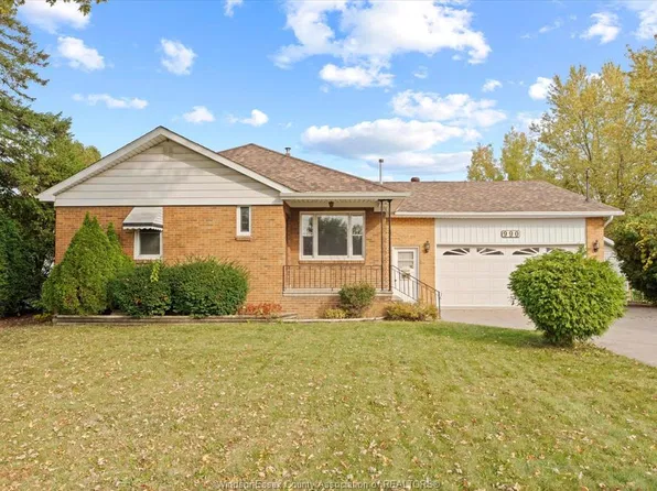 990 Scofield Ave, Windsor, ON N9G 1L7