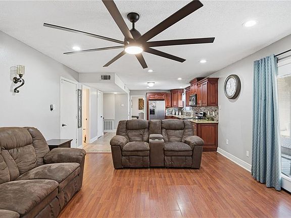 5th image of 1629 Carriage Ln