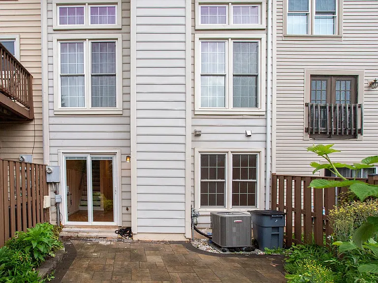 21707 Leatherleaf Cir — Photo 39