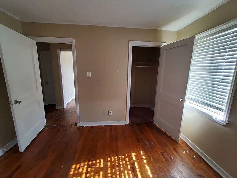 300 Eastview St — Photo 10