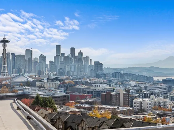 530 W Olympic Place #301, Seattle, WA 98119