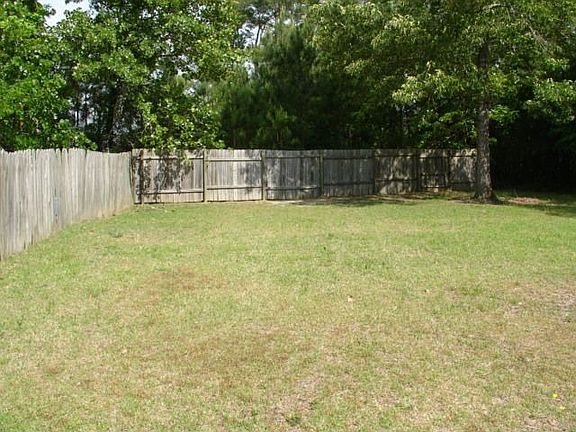Fenced rear yard