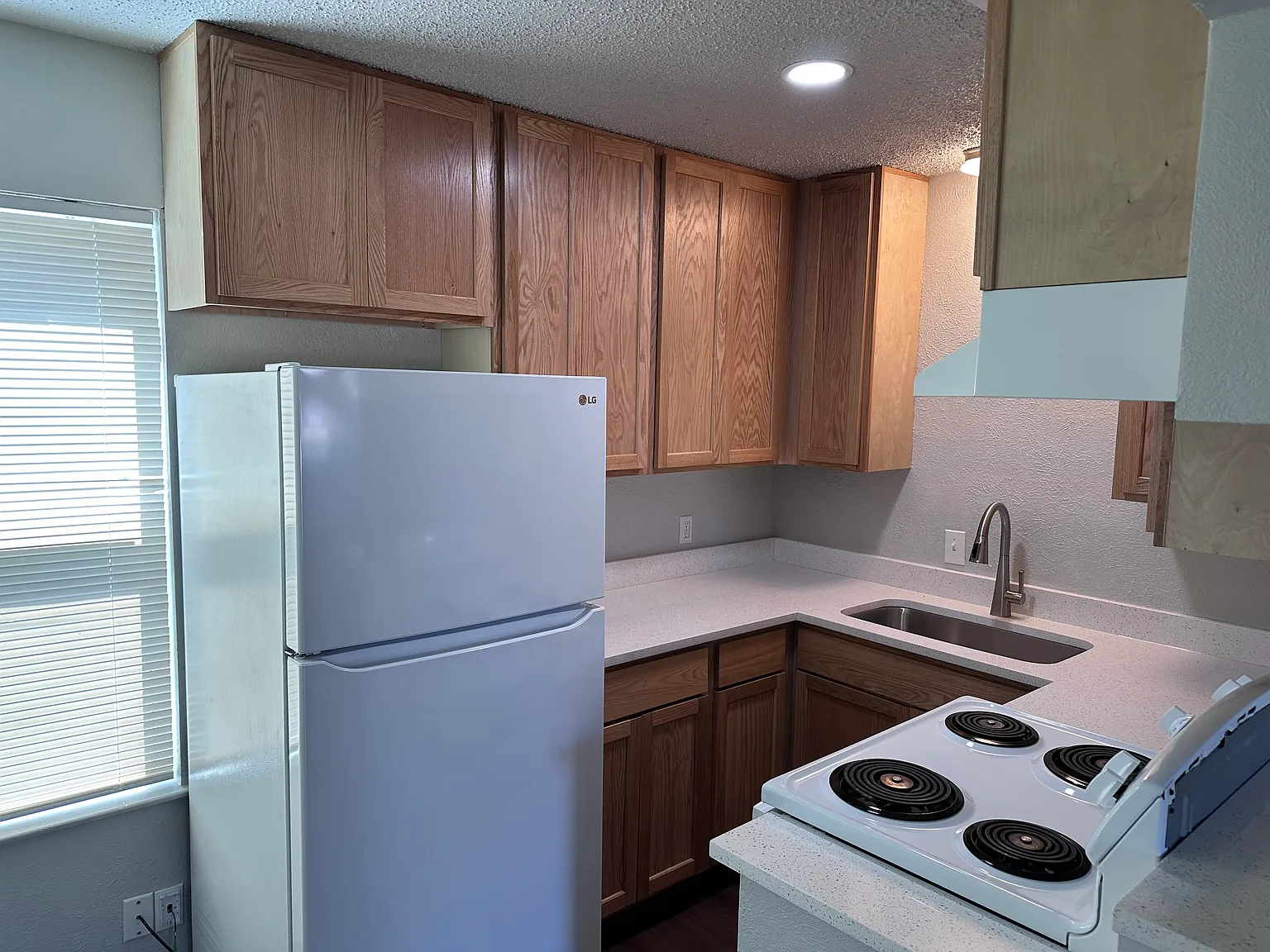 500 E Hayes Ave — Photo 3