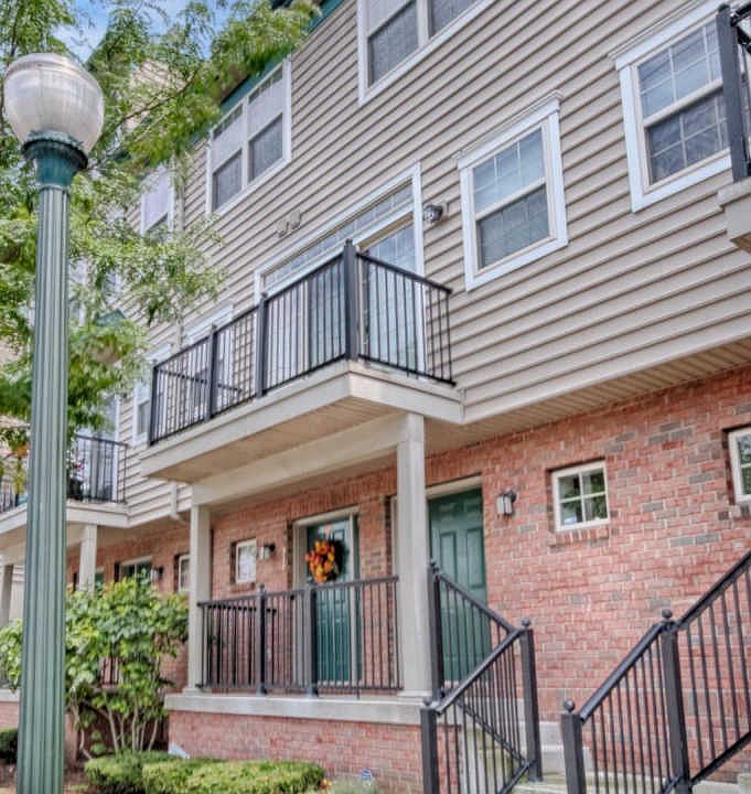 1st image of 308 Jefferson Ave #17